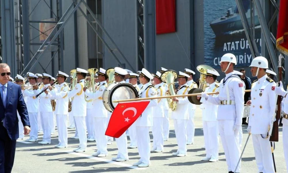 “Παλίρροια” των ναυάρχων παρασέρνει τον Ερντογάν-Αντεπίθεση με αίτηση στο Συνταγματικό Δικαστήριο